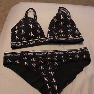 calvin klein bra and underwear set. tags are cut out but only worn once(both)